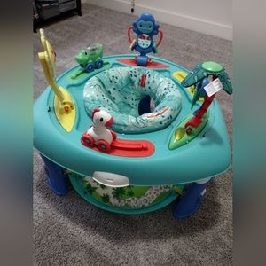 Baby seat with toys